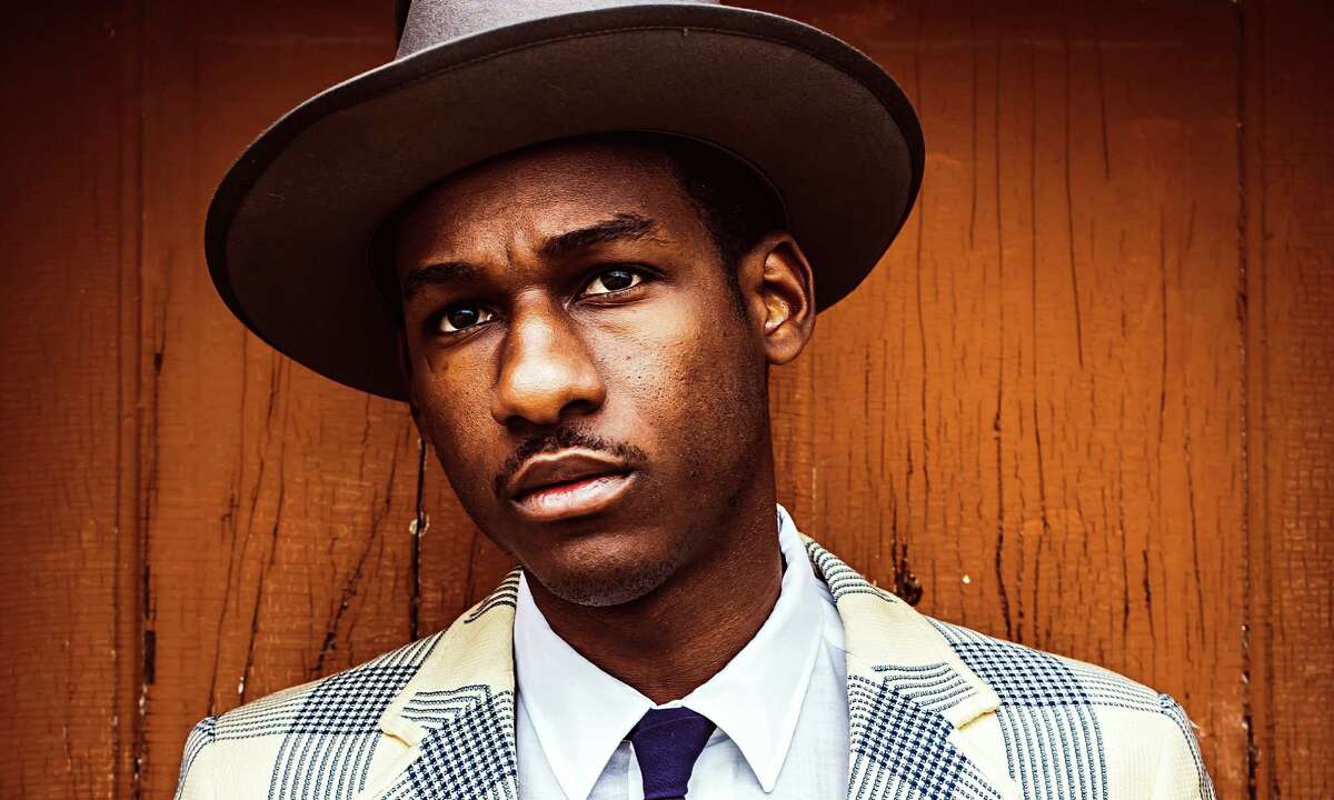 Leon bridges. Мозес самни певец. Деметриус Бриджес.