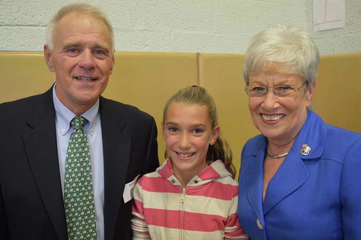 Hindley students salute veterans