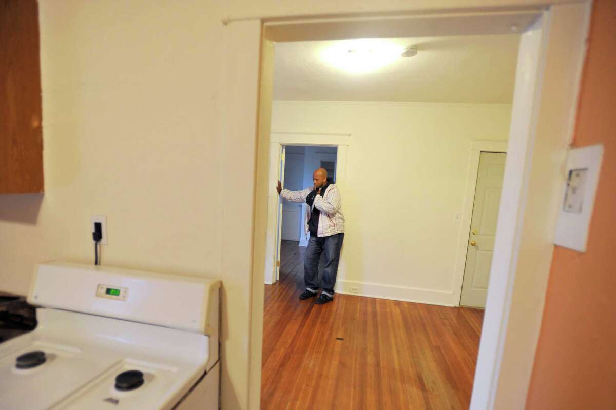 Two homeless veterans get new Stamford apartments