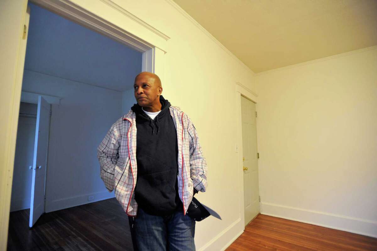 Two homeless veterans get new Stamford apartments