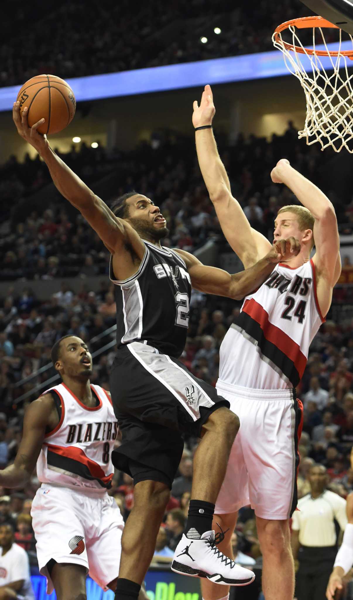 Kawhi Leonard's massive dunk, subsequent fall energizes ...