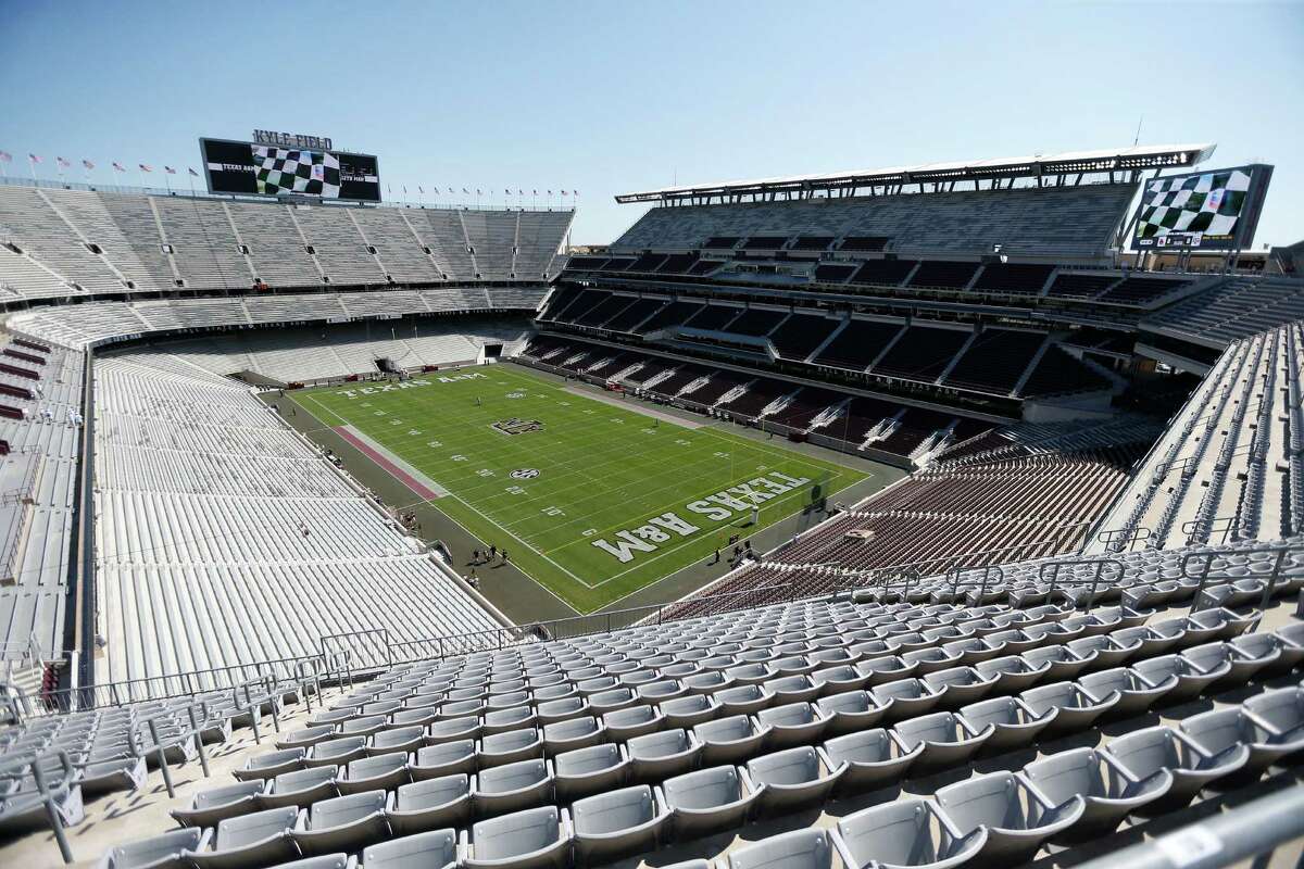 TCU's LaDainian Tomlinson, UNT and Texas Tech's Jerry Moore named to  College Football Hall of Fame class