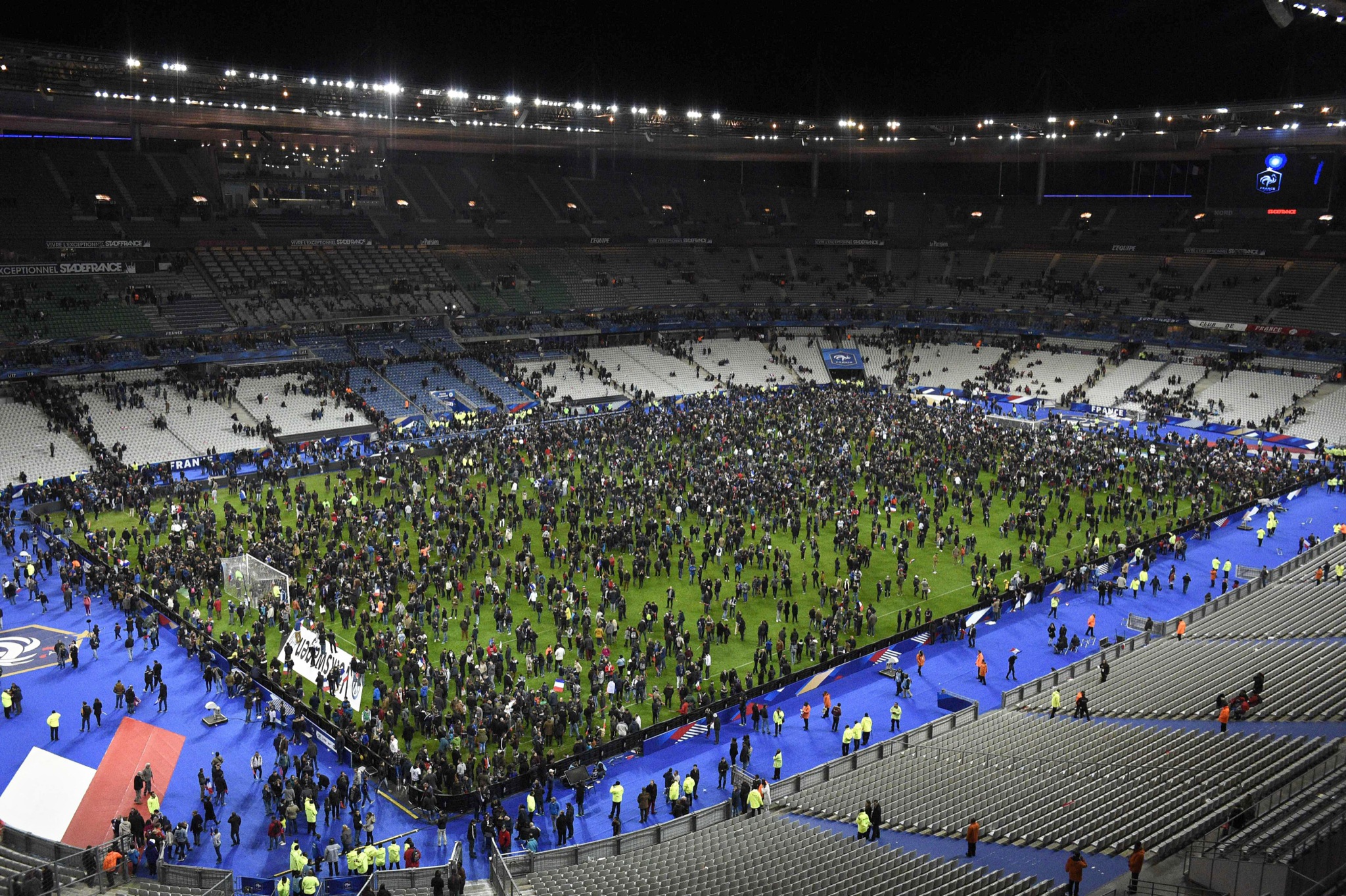 Football fans enjoy day at MetLife Stadium in wake of Paris Attacks