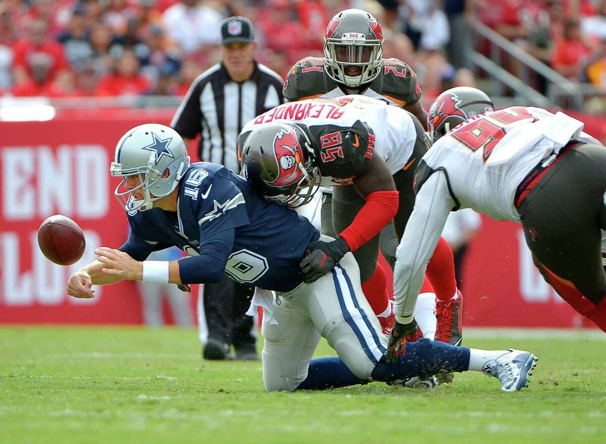 Dallas Cowboys quarterback Matt Cassel (16) fumbles and recovers the ball during the first quarter on Sunday, Nov. 15, 2015, at Raymond James Stadium in Tampa, Fla. (Max Faulkner/Fort Worth Star-Telegram/TNS)
