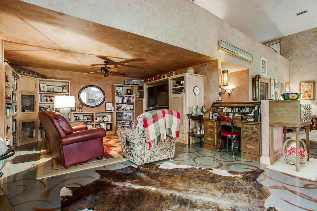 The 'Aluminum House' in Hawkins, Texas listed at 1.5M