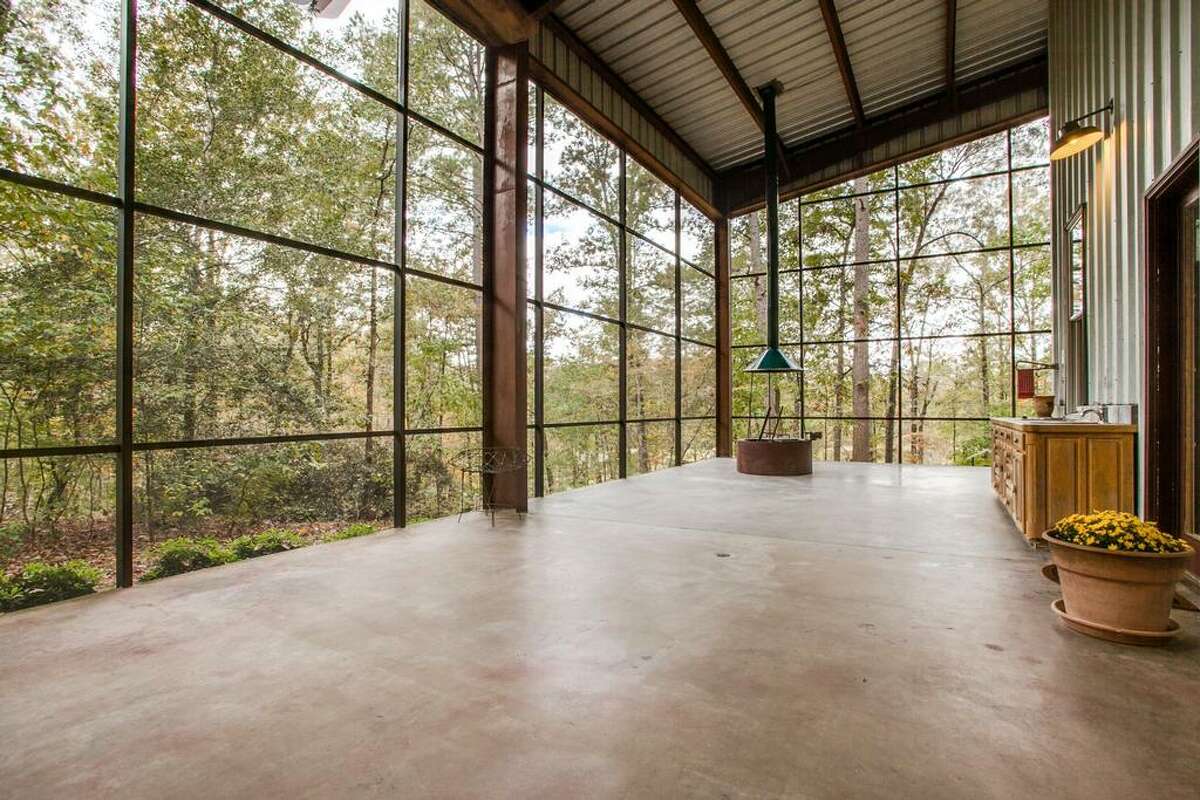7862 County Road 3860 in Hawkins, Texas / $1,500,000 / 6,233 square feet