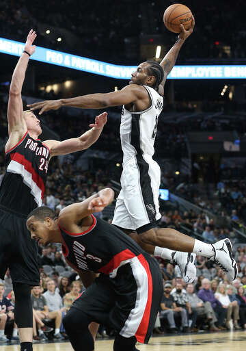 kawhi dunk