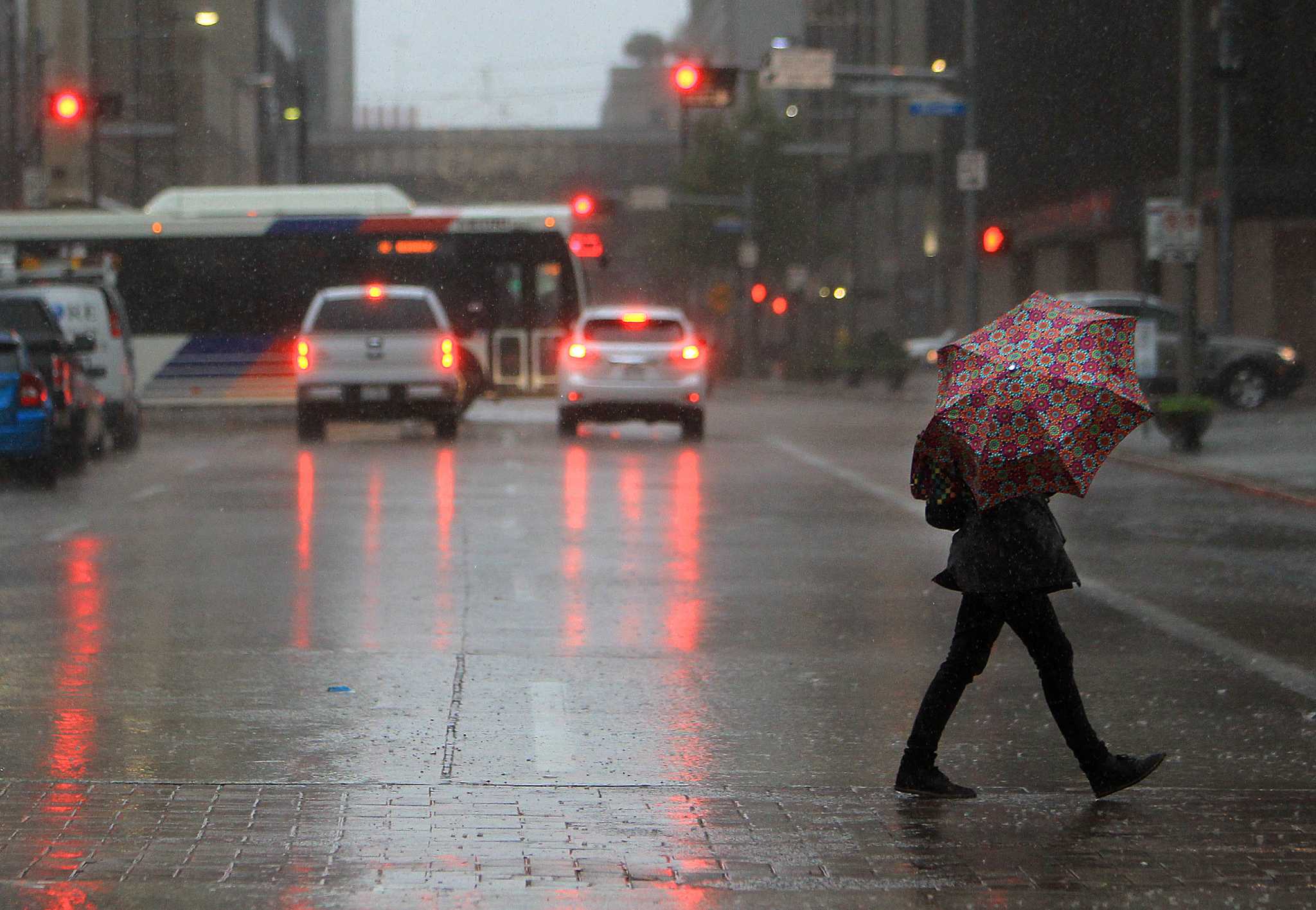 Severe thunderstorms douse Houston, bring rapidly dropping temperatures