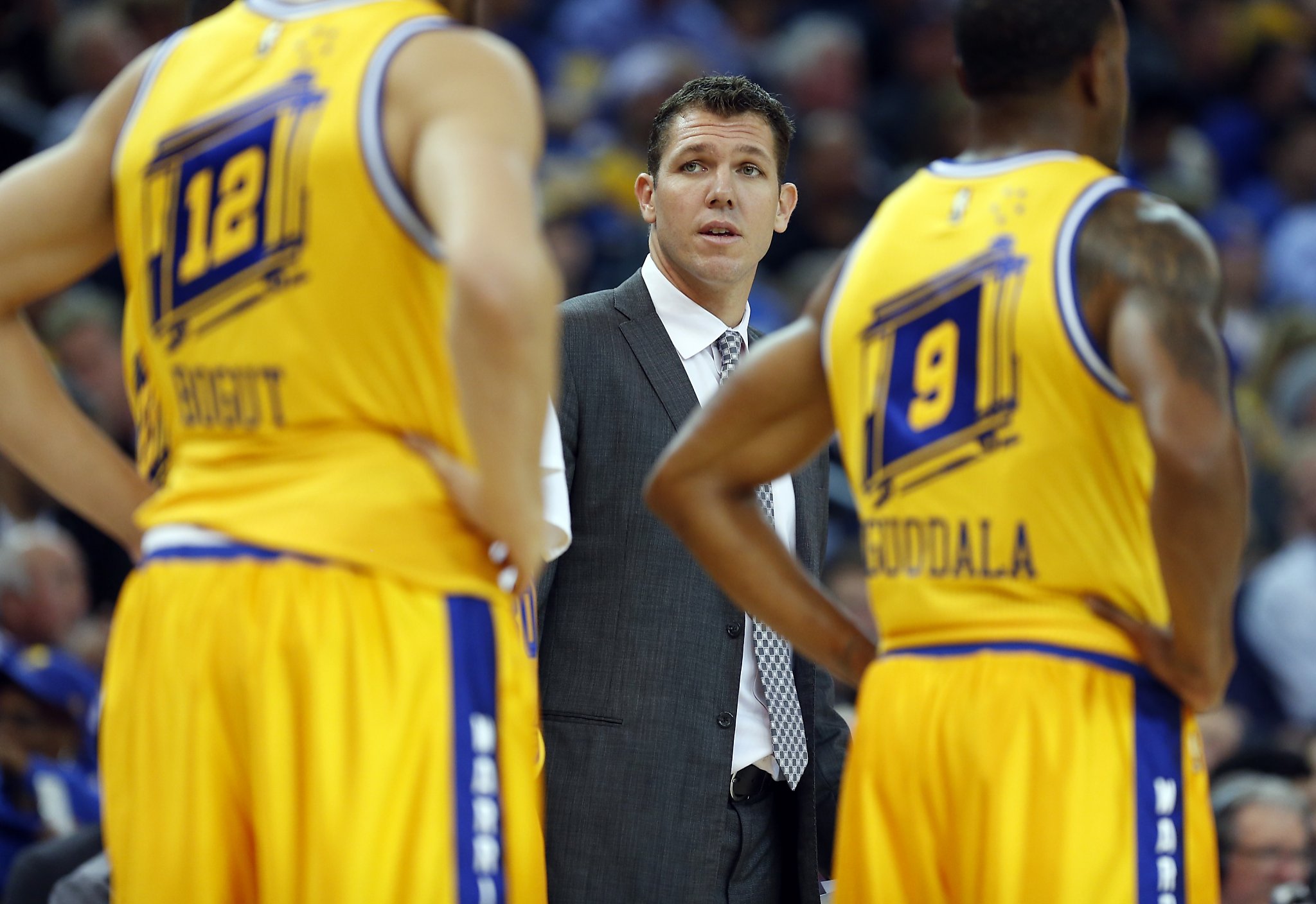 warriors-luke-walton-weighs-team-s-streak-vs-need-to-rest-players