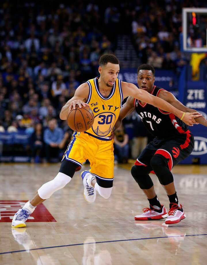 Curry sports short shorts in Warriors 