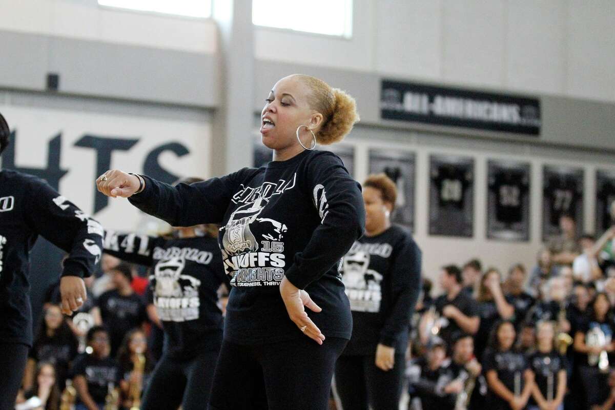 Video Steele High School Moms Nae Nae Hit The Quan During Pep 