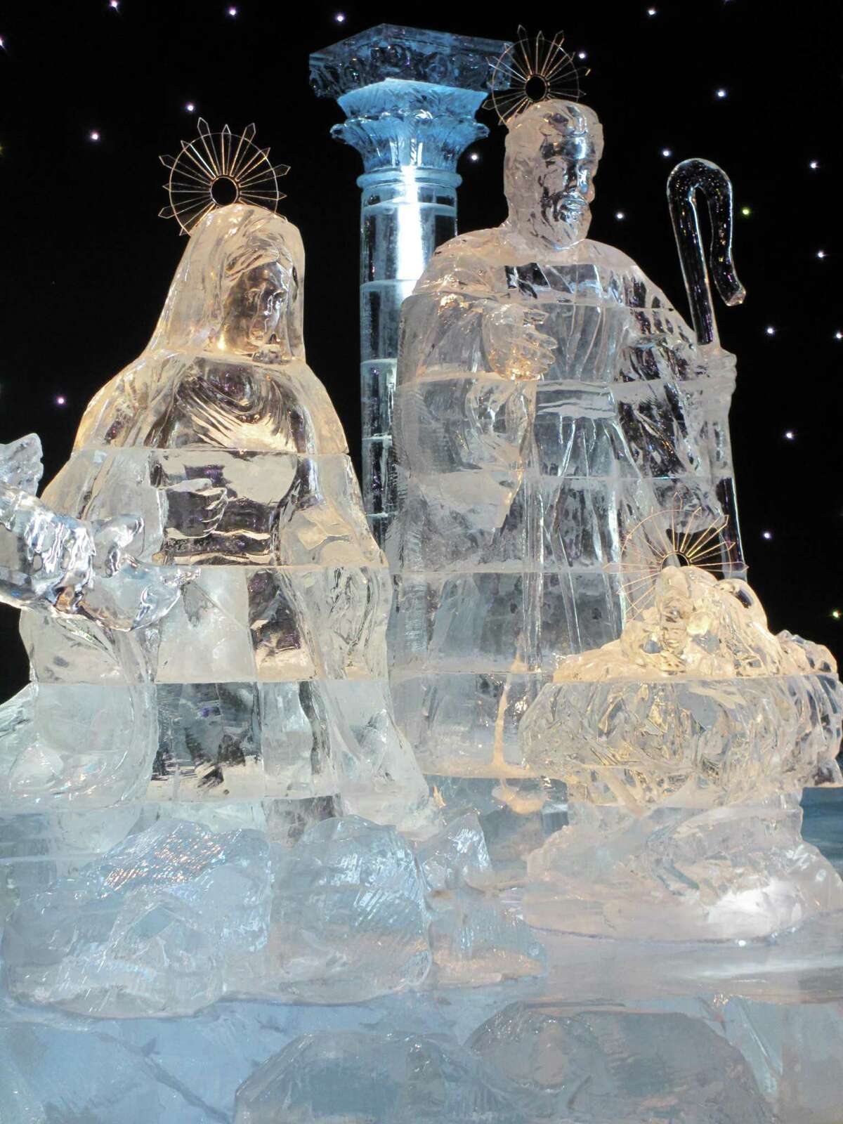 Ice sculptures delight freezing crowds in Grapevine