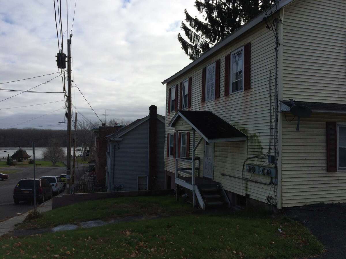 Coeymans tosses out switched bid to buy for town building