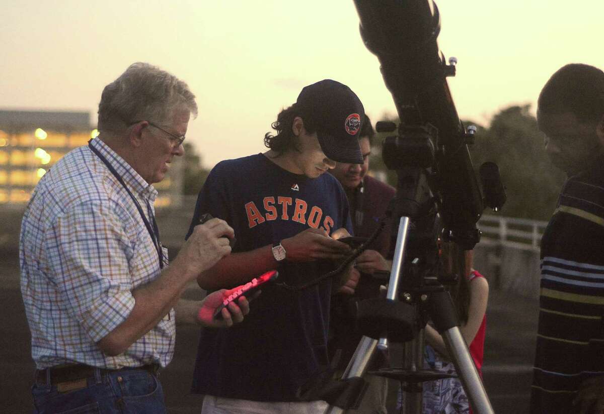 Lone Star College class turns toward the stars