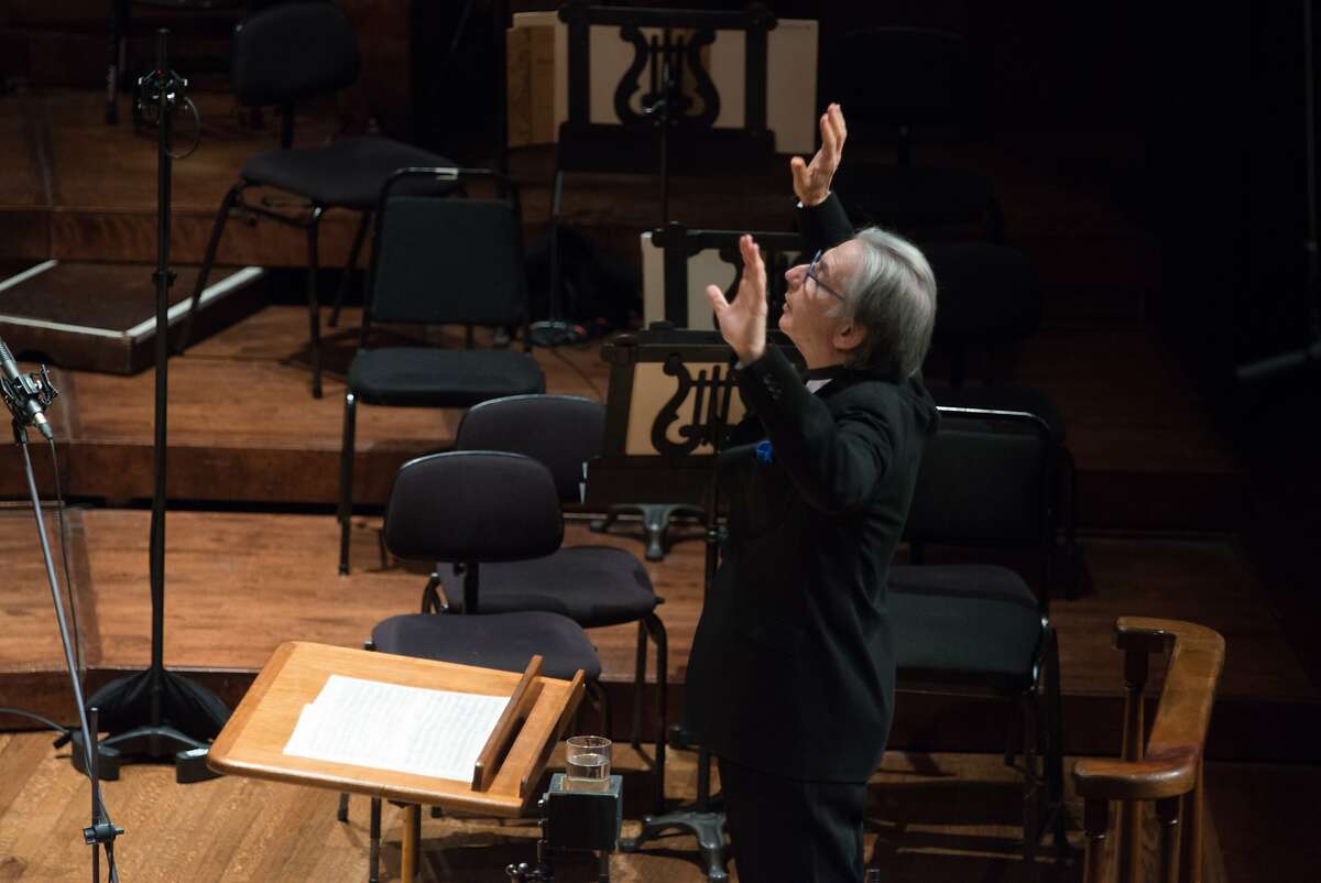 Michael Tilson Thomas conducting the San Francisco Symphony