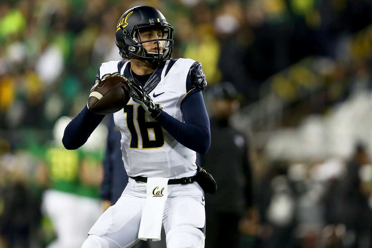 California quarterback Jared Goff (16) warms up before an NCAA college football game against Oregon, Saturday, Nov. 7, 2015, in Eugene, Ore. (AP Photo/Ryan Kang)
