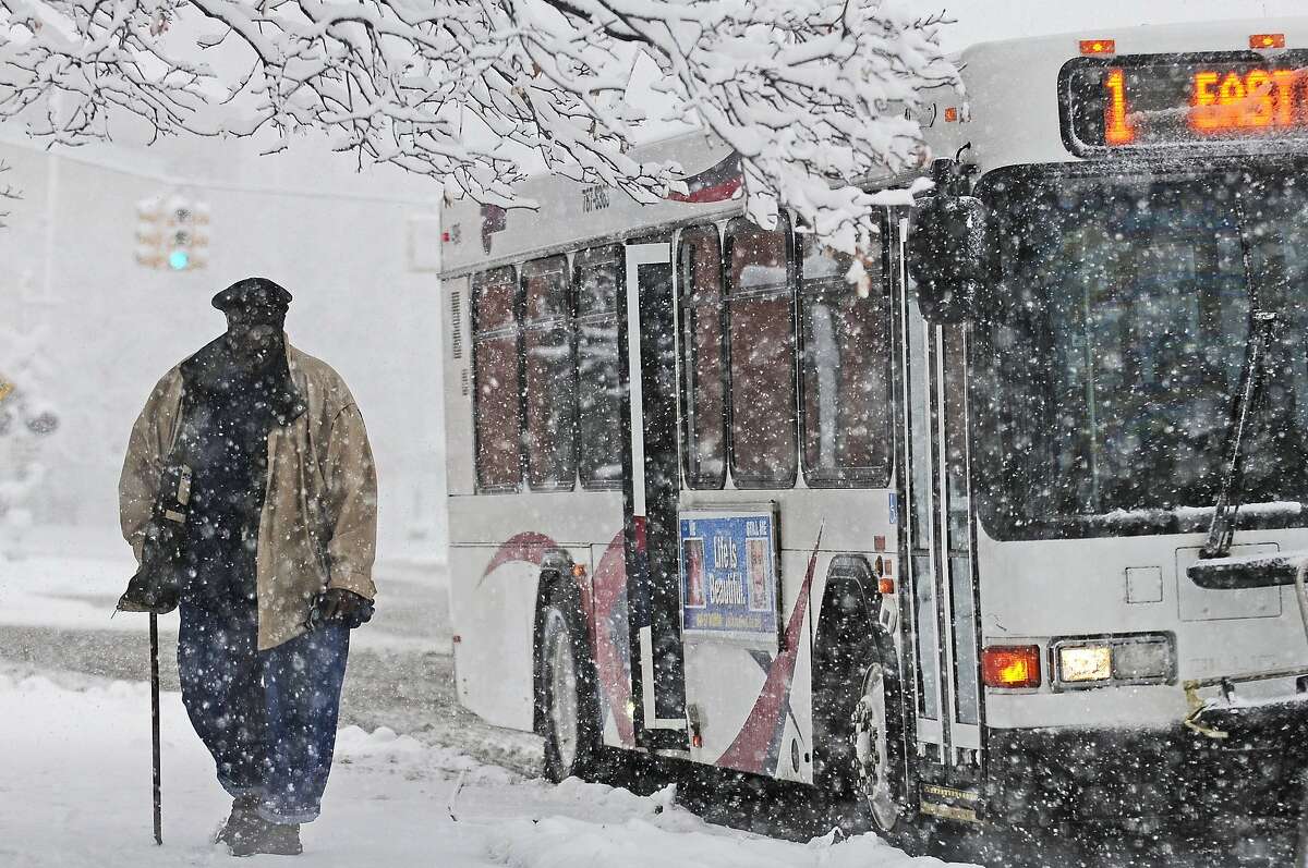 Potent Storm Covers Upper Midwest With Snow Grounds Flights