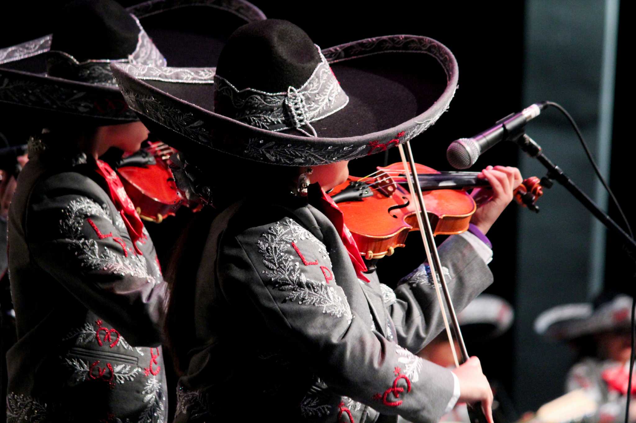 Mariachi Vs Rapper More than 1,000 musicians in San Antonio for 'toughest' mariachi ...