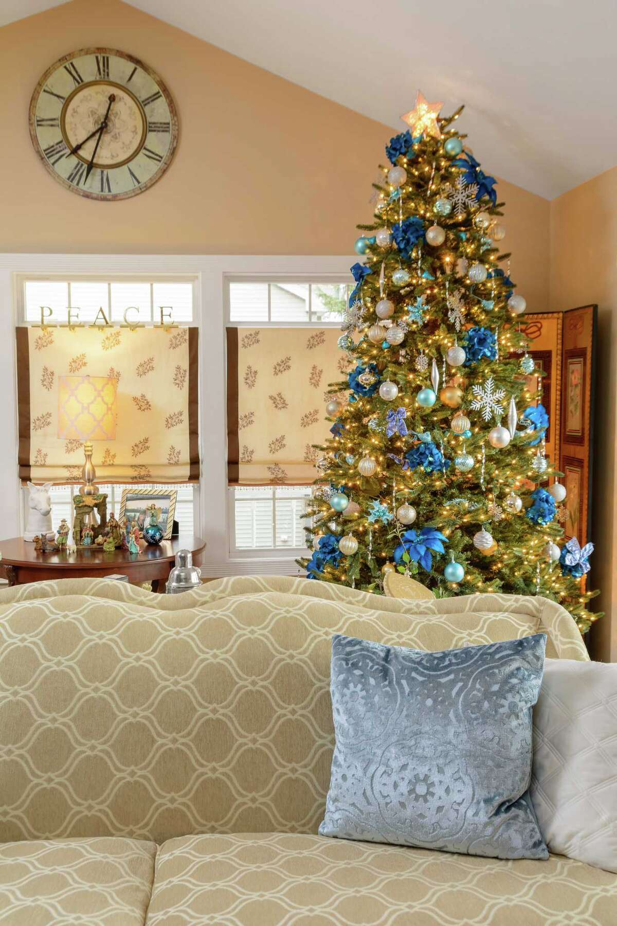 A holiday-ready home in Niskayuna
