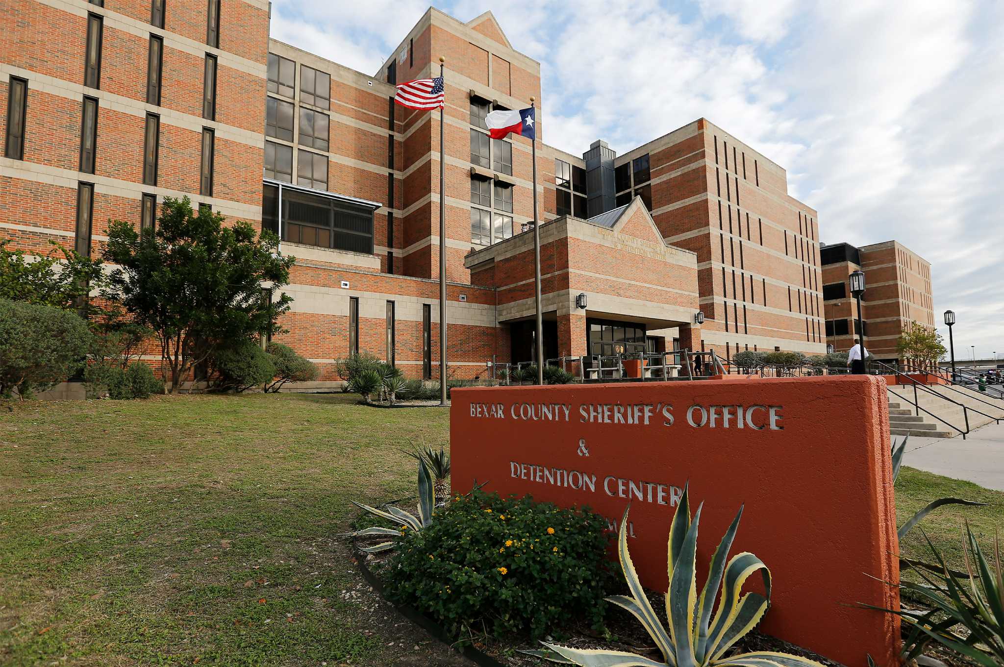 Bexar County constable deputy arrested on DWI charge after leaving ...