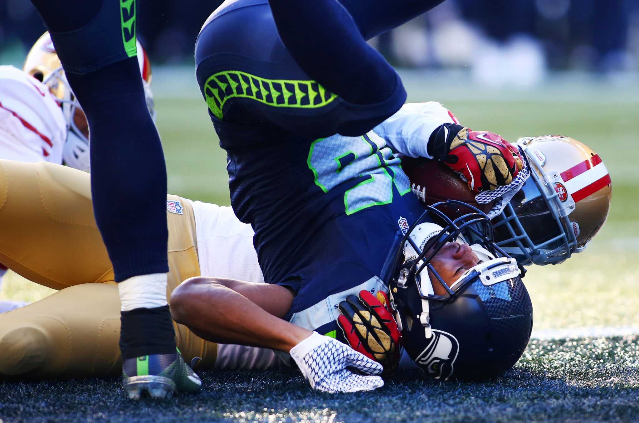 Rawls runs for 209 yards as Seahawks beat 49ers 29-13