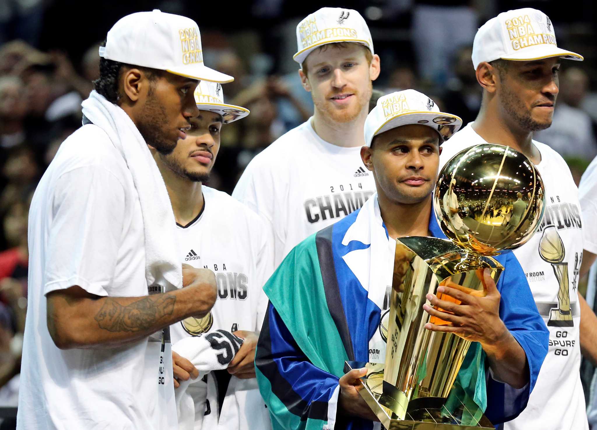  San Antonio Spurs 2014 NBA Champs 5X Champions Trophy White T- Shirt Small : Sports & Outdoors