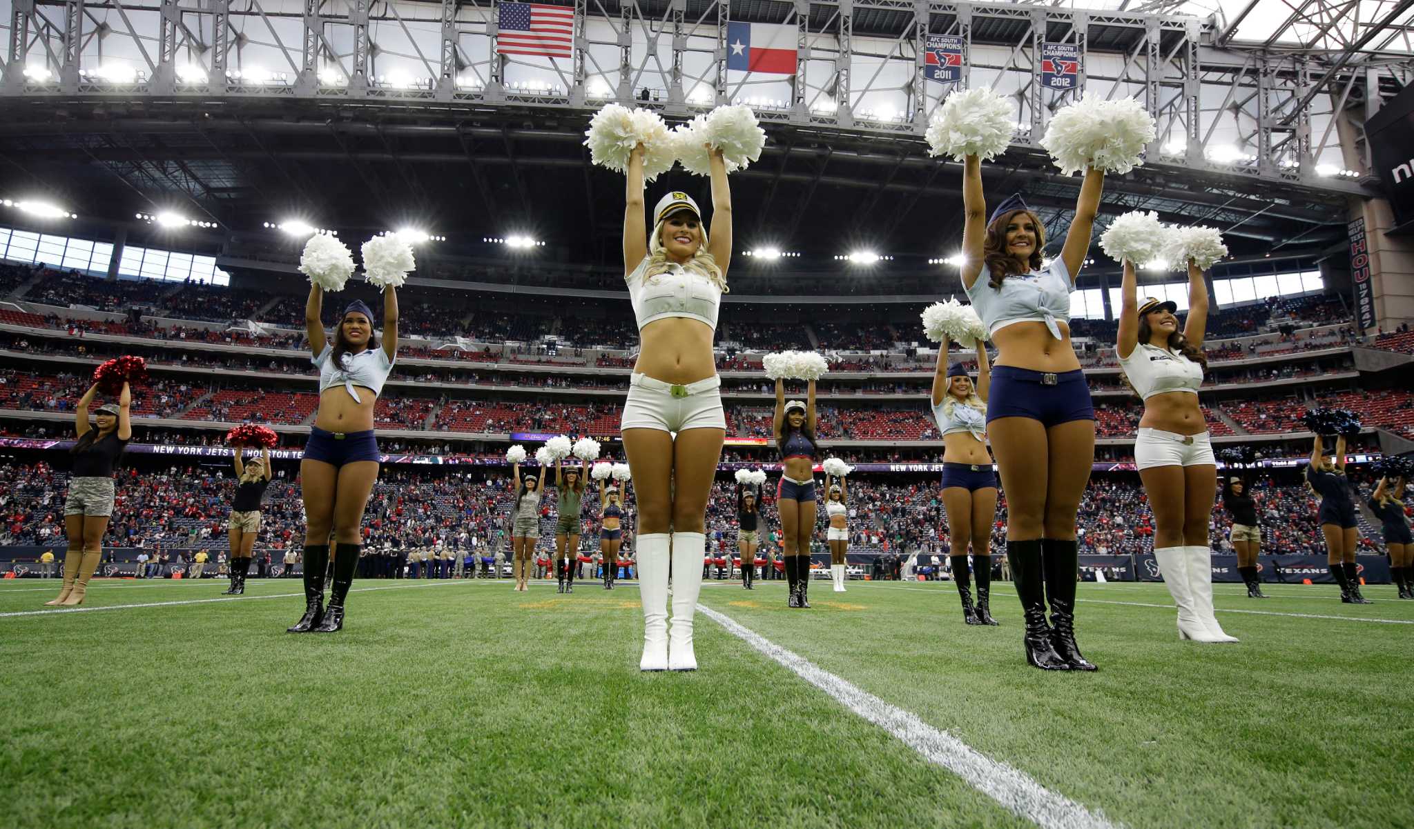 SLIDESHOW: Texans cheerleaders give salute to military