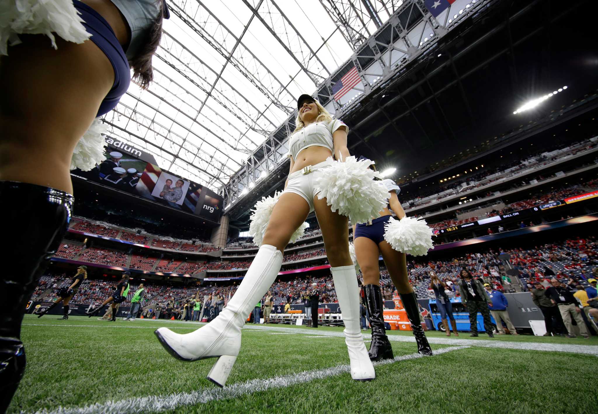 Texans cheerleaders salute the military