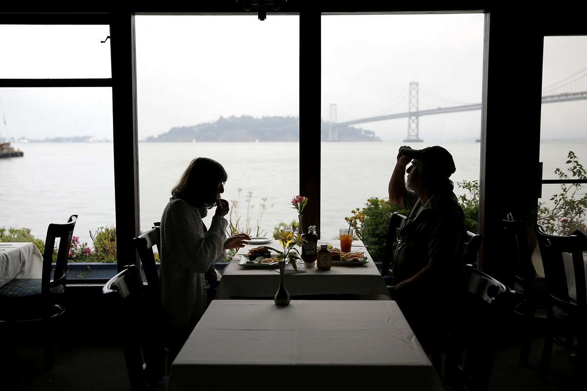 Mary Emerson (left) and Ronald Potter eat lunch on the last day at Sinbad's restaurant in San Francisco, California, on Monday, Nov. 23, 2015.