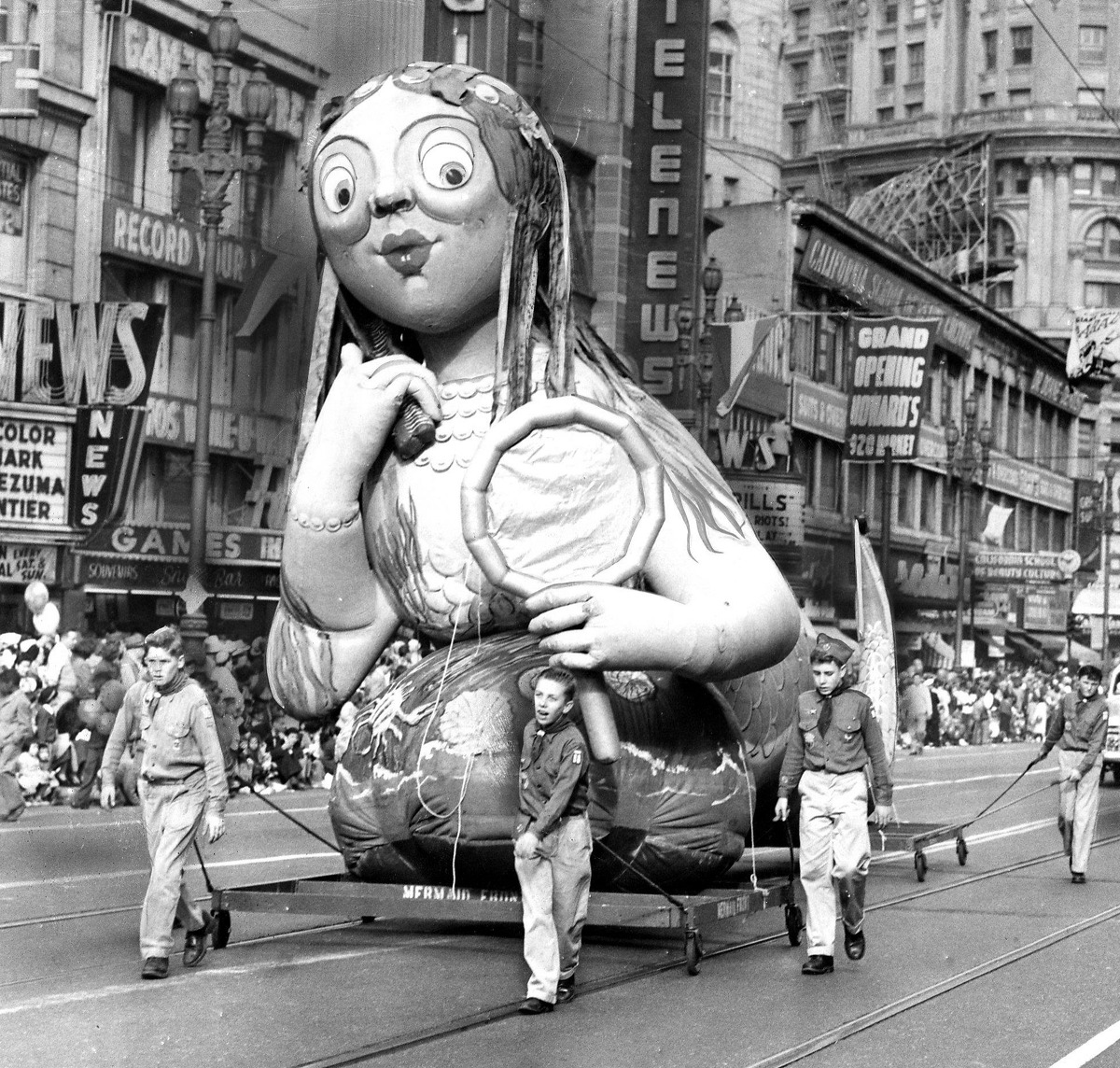 A view of a float on Market Street during the 1953 San Francisco Chronicle Thanksgiving Balloon Parade.