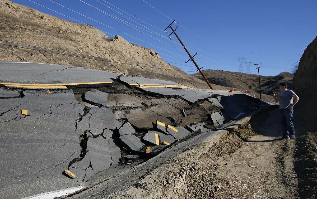 SANTA CLARITA, CA - NOVEMBER 20: Overall shows damage to Vasquez Canyon Road, due to a landslide between Lost Creek Road and Vasquez Way in Santa Clarita on November 20, 2015. (Mel Melcon/Los Angeles Times/Getty Images)