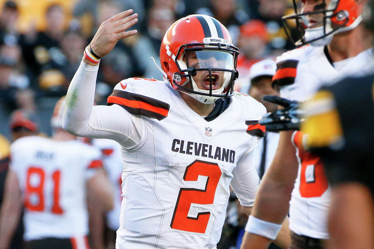 Cleveland Browns quarterback Johnny Manziel encourages his teammates against the Steelers on Nov. 15, 2015, in Pittsburgh. Browns coach Mike Pettine says he benched Johnny Manziel because the quarterback violated the team’s trust with his behavior during the bye week.