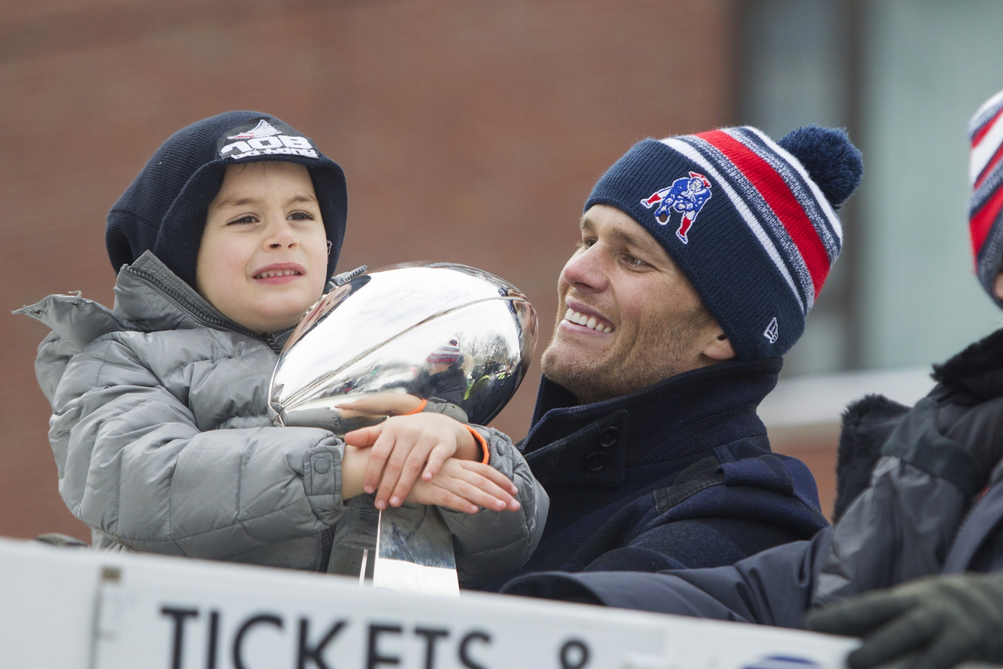 Tom Brady dresses like a turkey, scares the giblets out of his kids