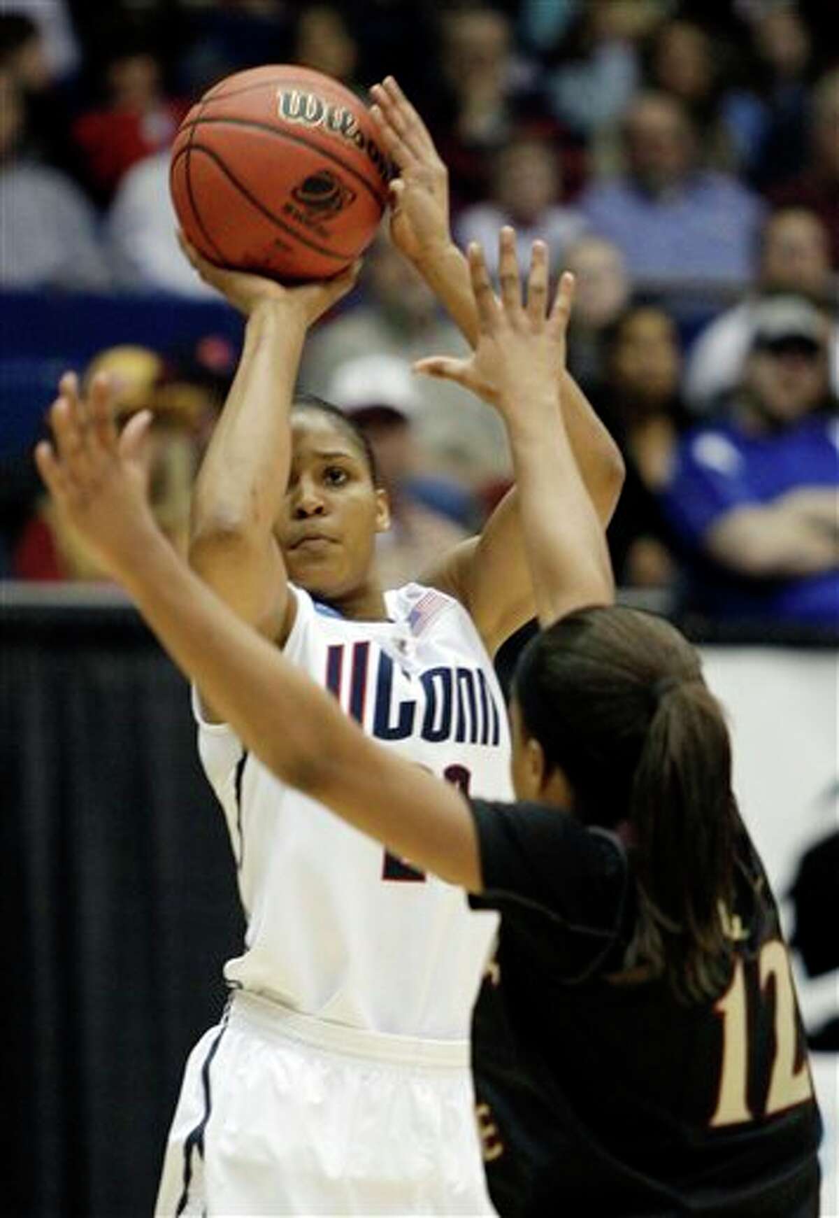 UConn rolls to 76th straight victory and another Final Four