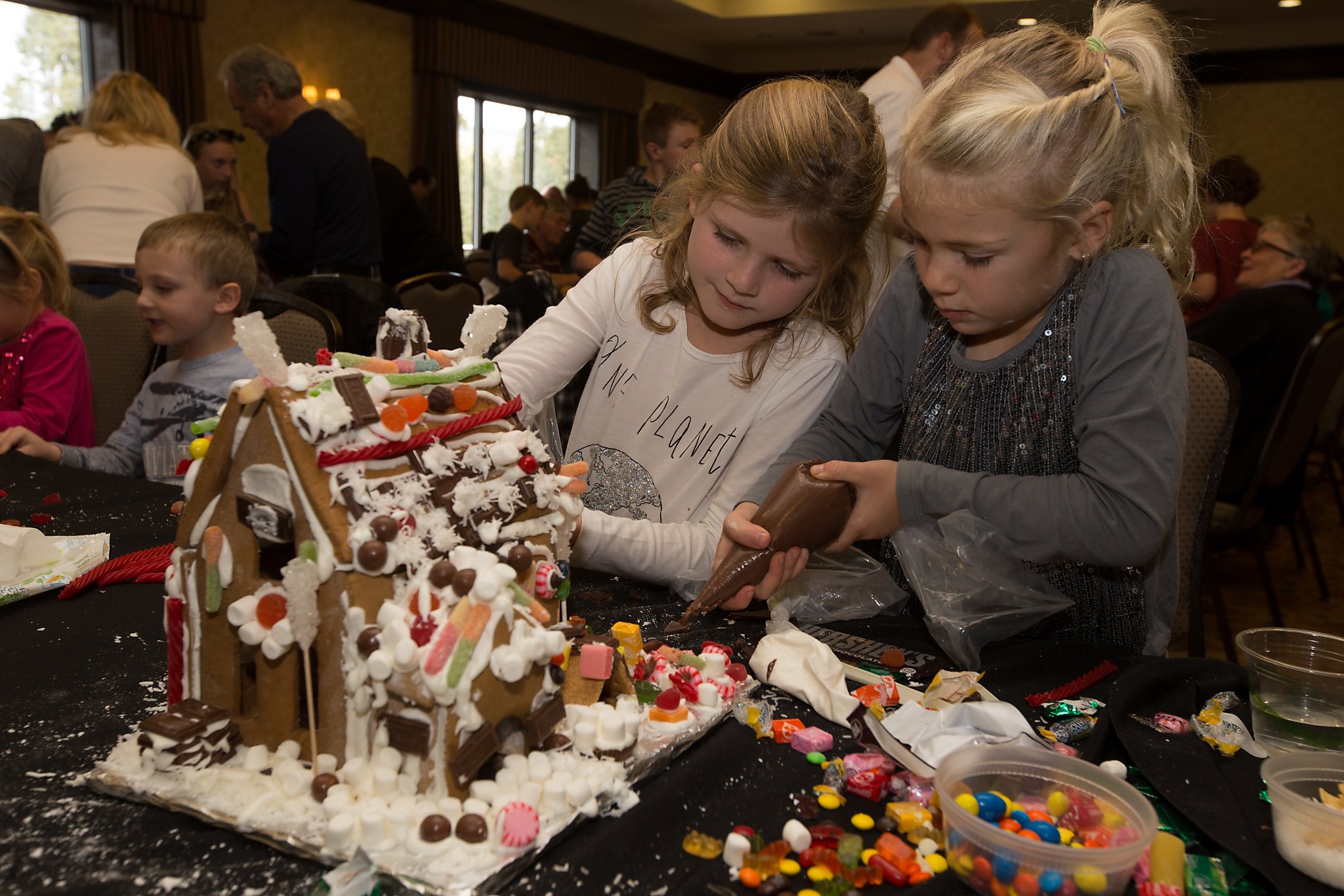 Yosemite’s Tenaya Lodge Gingerbread architects vie for prize