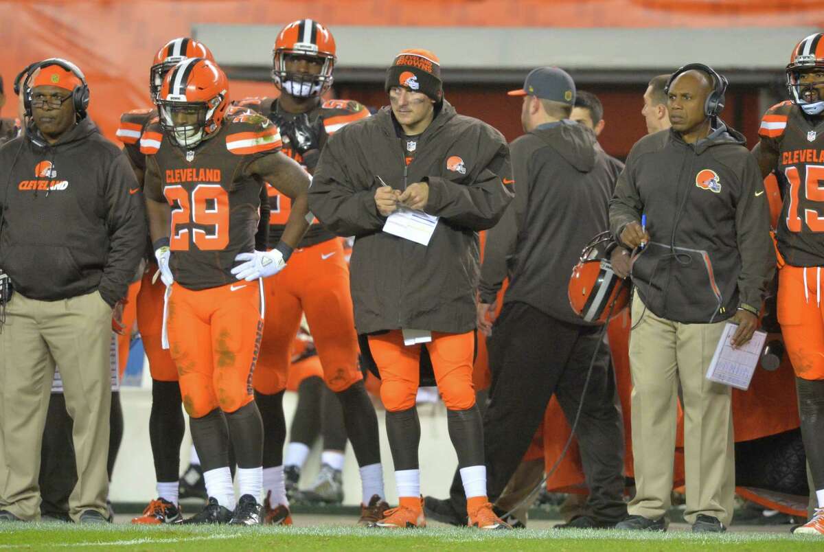 Cleveland Browns quarterback Johnny Manziel, center, stands on the sideline in the third quarter of an NFL football game against the Baltimore Ravens Monday, Nov. 30, 2015, in Cleveland. Baltimore won 33-27.