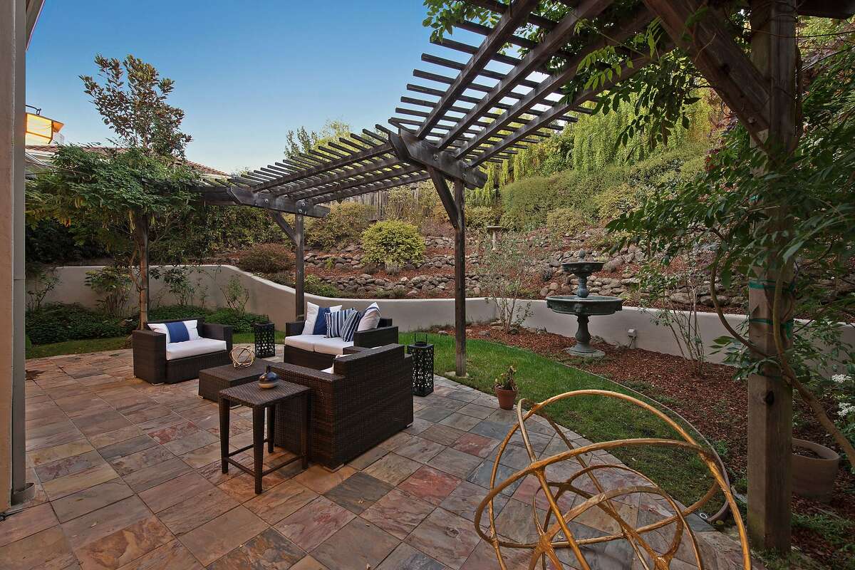 Broad Base Terrac Broadway Terrace home in woodland setting in Oakland