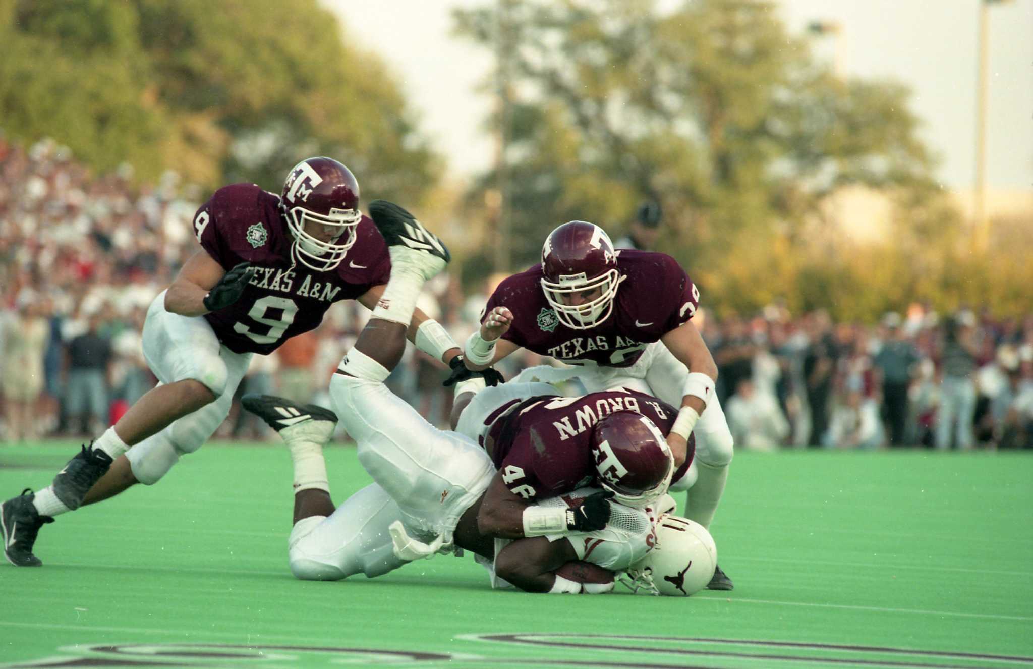 Former Dallas Cowboy Dat Nguyen to Be Inducted to College Football Hall of  Fame