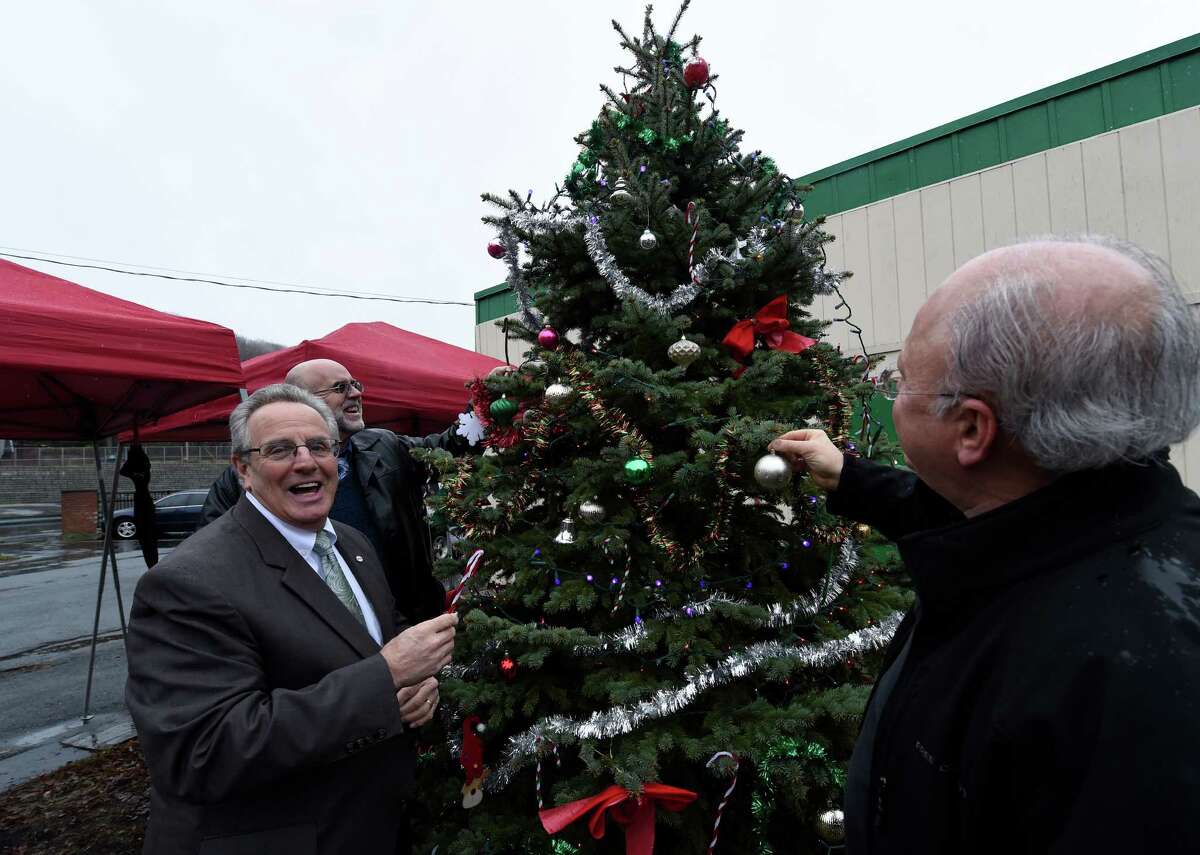 Little Italy tree lighting advances Winter Walk