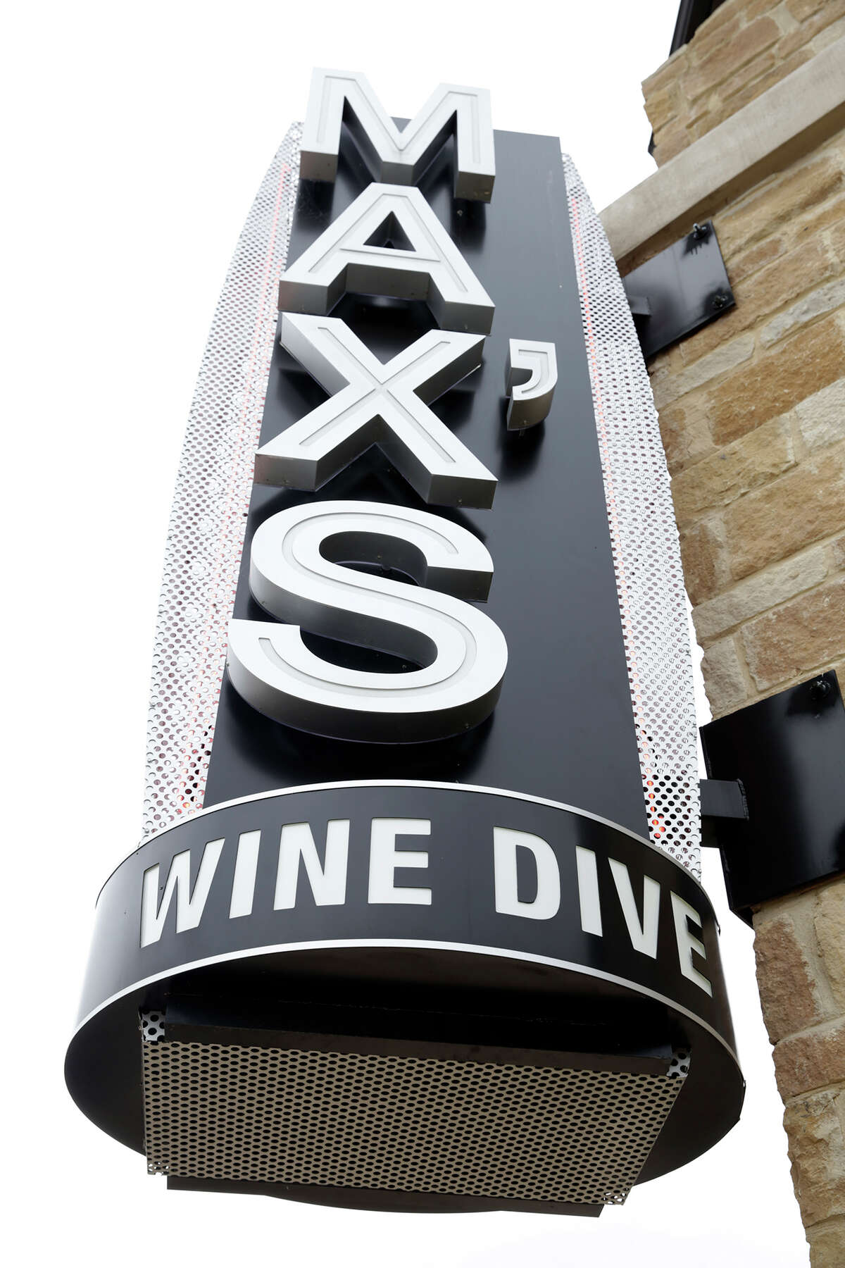 Restaurant review At Max’s Wine Dive, fun, casual dining still brings