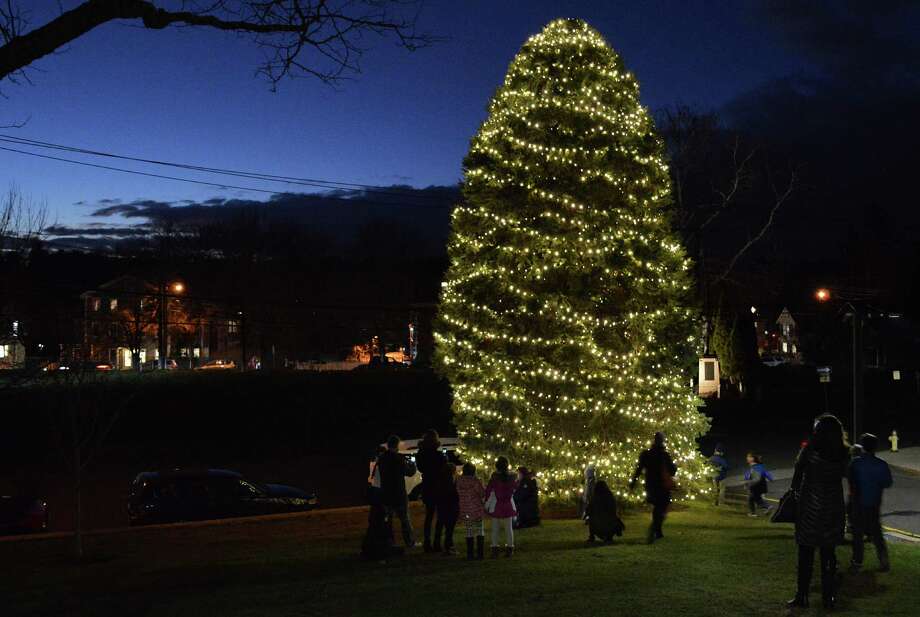 O, Christmas tree! Lighting fete brightens holiday spirits Westport News