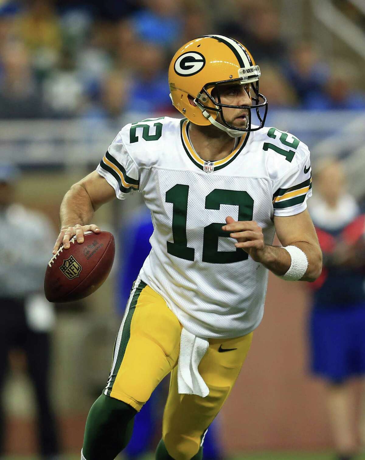 DETROIT, MI - DECEMBER 3: Quarterback Aaron Rodgers #12 of the Green Bay Packers rolls out to pass during the second quarter against the Detroit Lions at Ford Field on December 3, 2015 in Detroit, Michigan. (Photo by Andrew Weber/Getty Images) ORG XMIT: 587435471