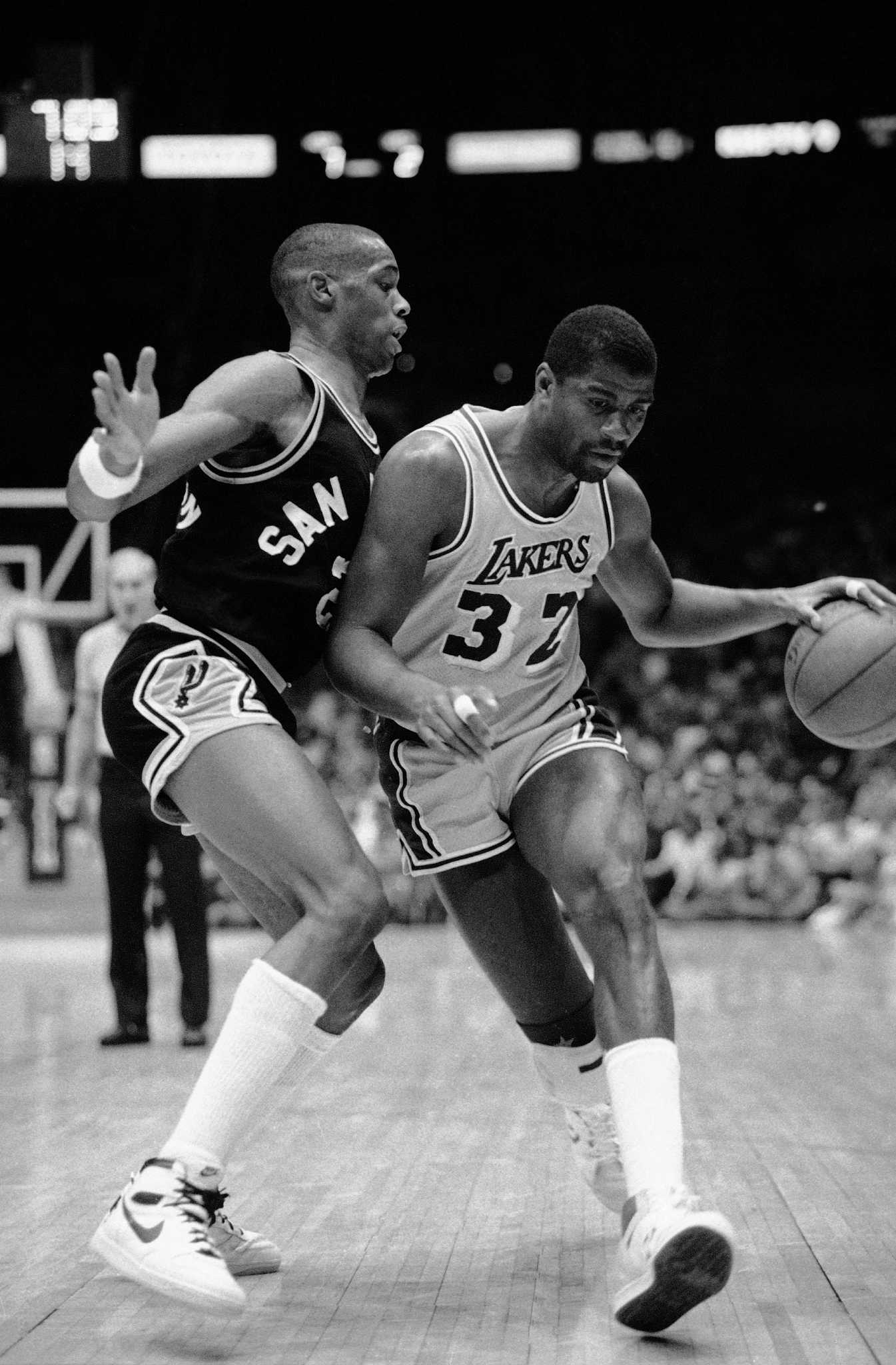 Magic Johnson Los Angeles Lakers Unsigned Shooting vs. Chicago Bulls  Photograph 