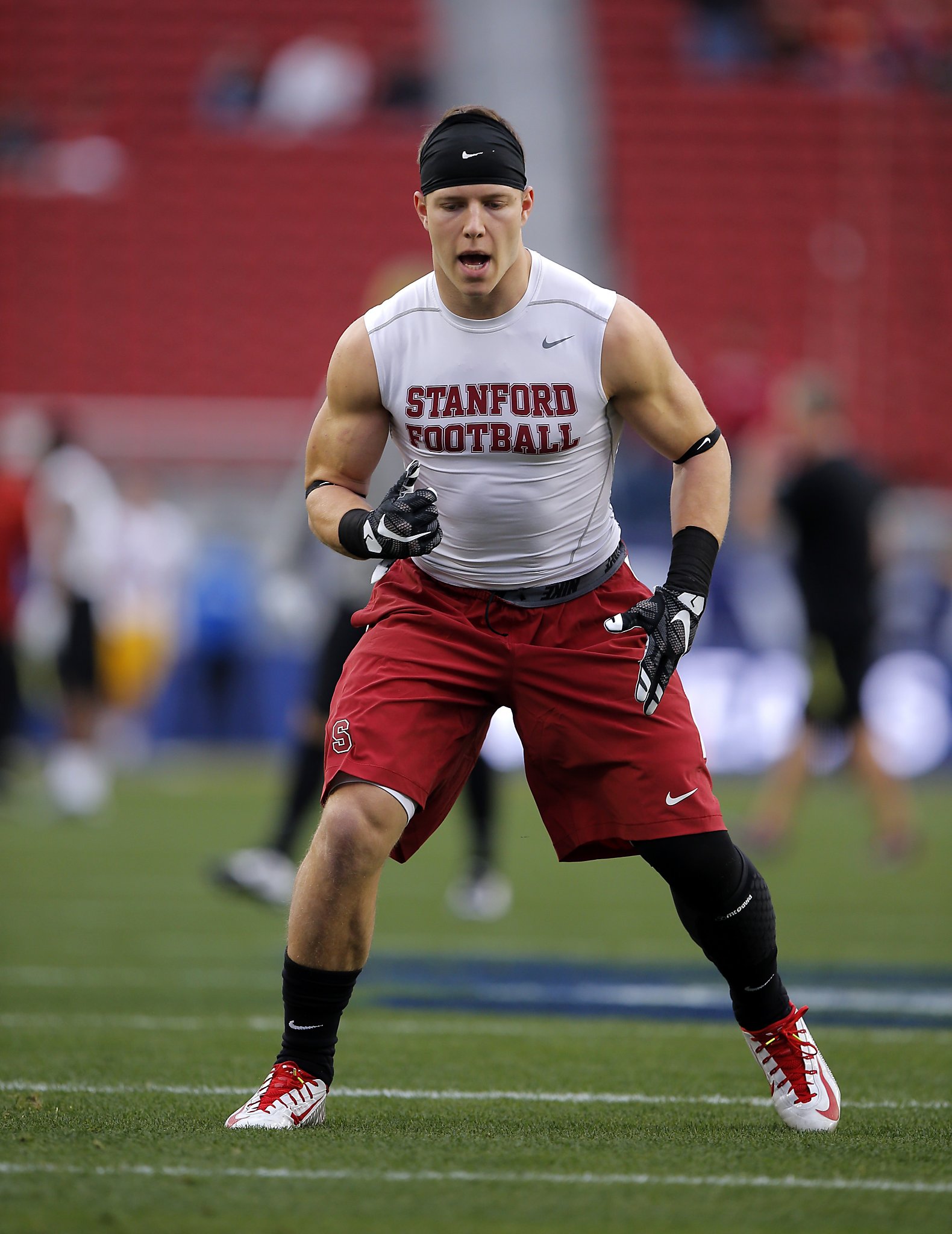 Stanford Cardinal Football: Christian McCaffrey wins Paul Hornung Award,  poses with American Pharaoh - Rule Of Tree