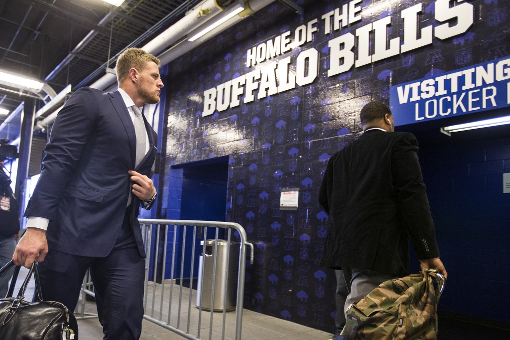 Houston Texans star JJ Watt posts photo to support USO's #Flex4Forces  campaign