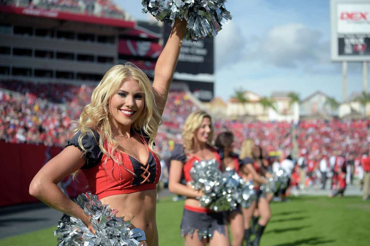 NFL Cheerleaders, Week 19