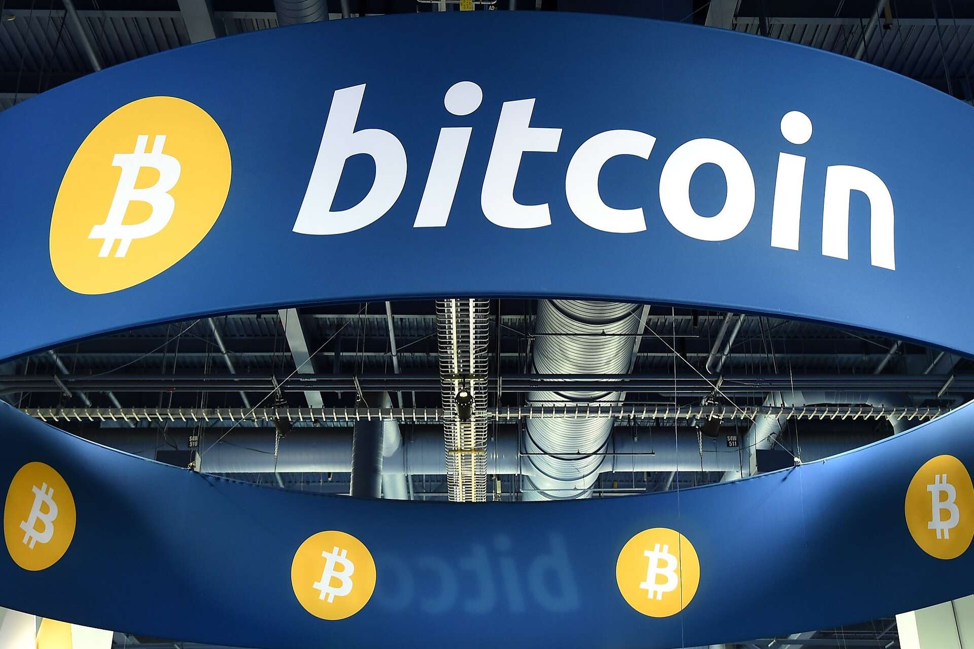 Despite bitcoin drama, Wall Street still hot on cryptocurrency