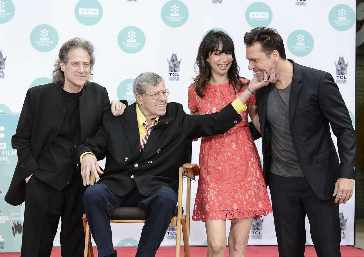 From left to right, actor and comedian Richard Lewis, actor and comedian Jerry Lewis, actress Illeana Douglas, and actor and comedian Dane Cook pose together as Jerry Lewis is honored with a hand and footprint ceremony at TCL Chinese Theatre on Saturday, April 12, 2014 in Los Angeles. (Photo by Dan Steinberg/Invision/AP Images)