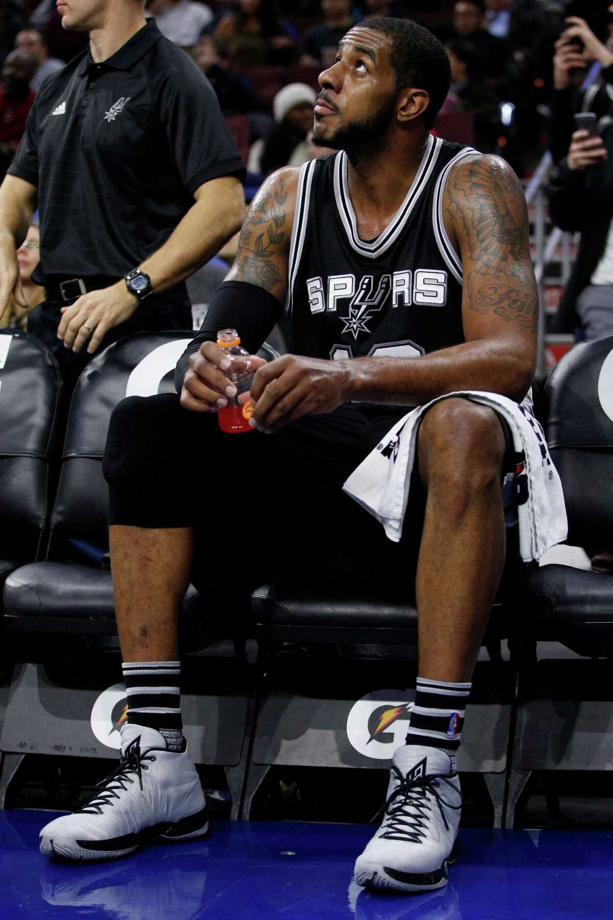 Spurs’ LaMarcus Aldridge looks on from the bench during the second half against the Philadelphia 76ers.