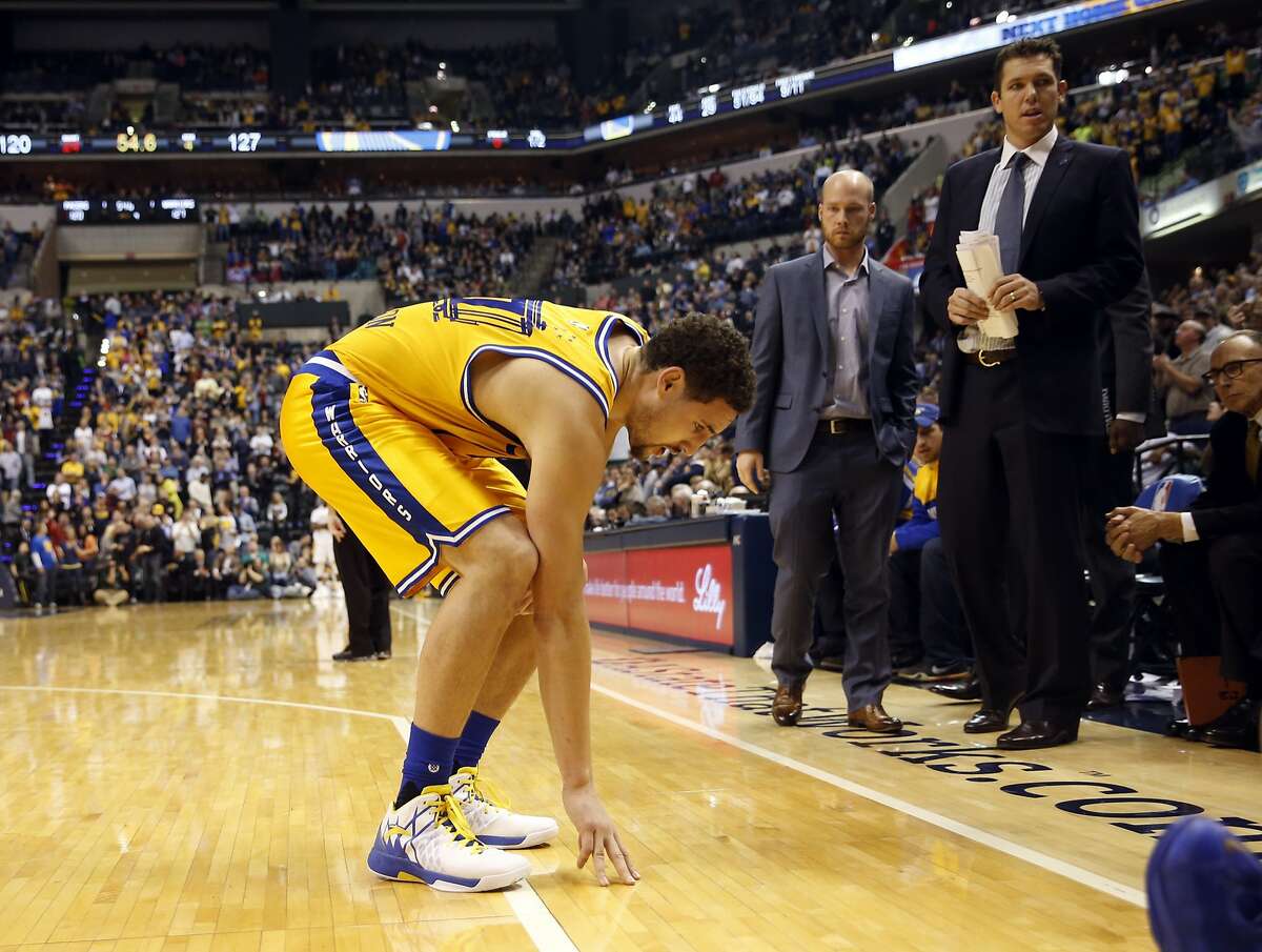 Golden State Warriors' Klay Thompson limps off court after injuring his ankle in 4th quarter of 131-123 win over Indiana Pacers during NBA game at Bankers Life Fieldhouse in Indianapolis, Indiana on Tuesday, December 8, 2015.